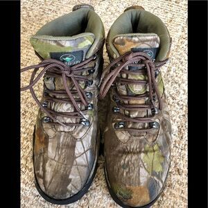 Redhead camouflage shoes size 10.5